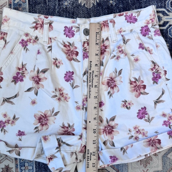 American Eagle White Floral Denim Mom Shorts Women’s Size 4 100% Cotton - Picture 15 of 16